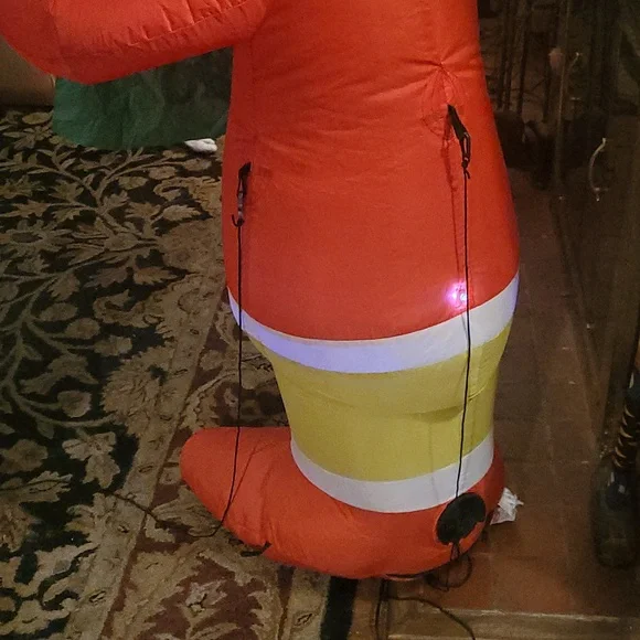 Inflatable Grinch - Picture 5 of 7